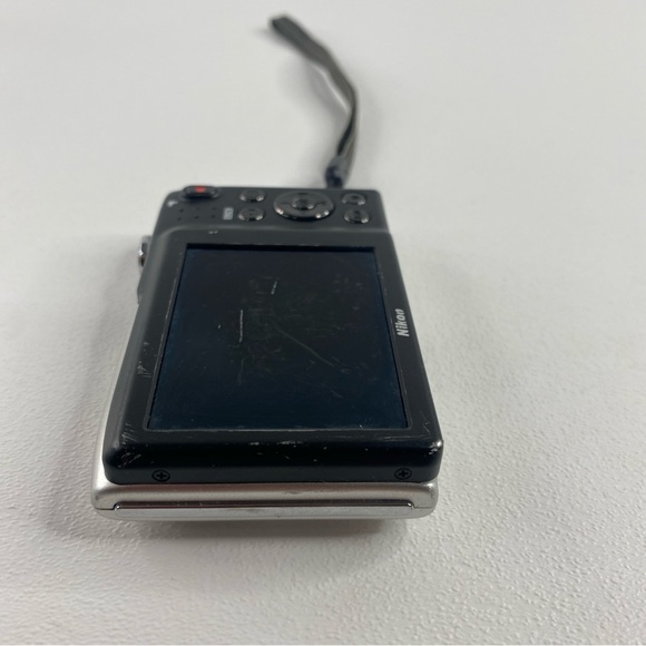 Nikon Coolpix S3200  Digital  Camera Silver - Picture 6 of 14